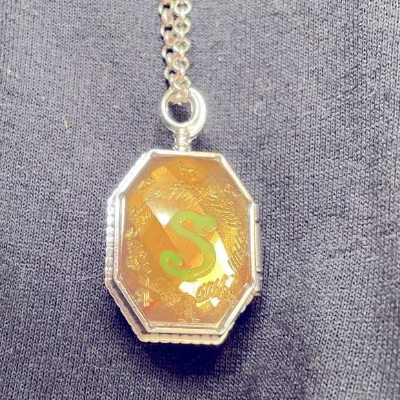 Jewelry - 🎩 HARRY POTTER SLYTHERIN Cosplay Locket 🎩 “S” Green with 20” Silver Chain NWT 🎩